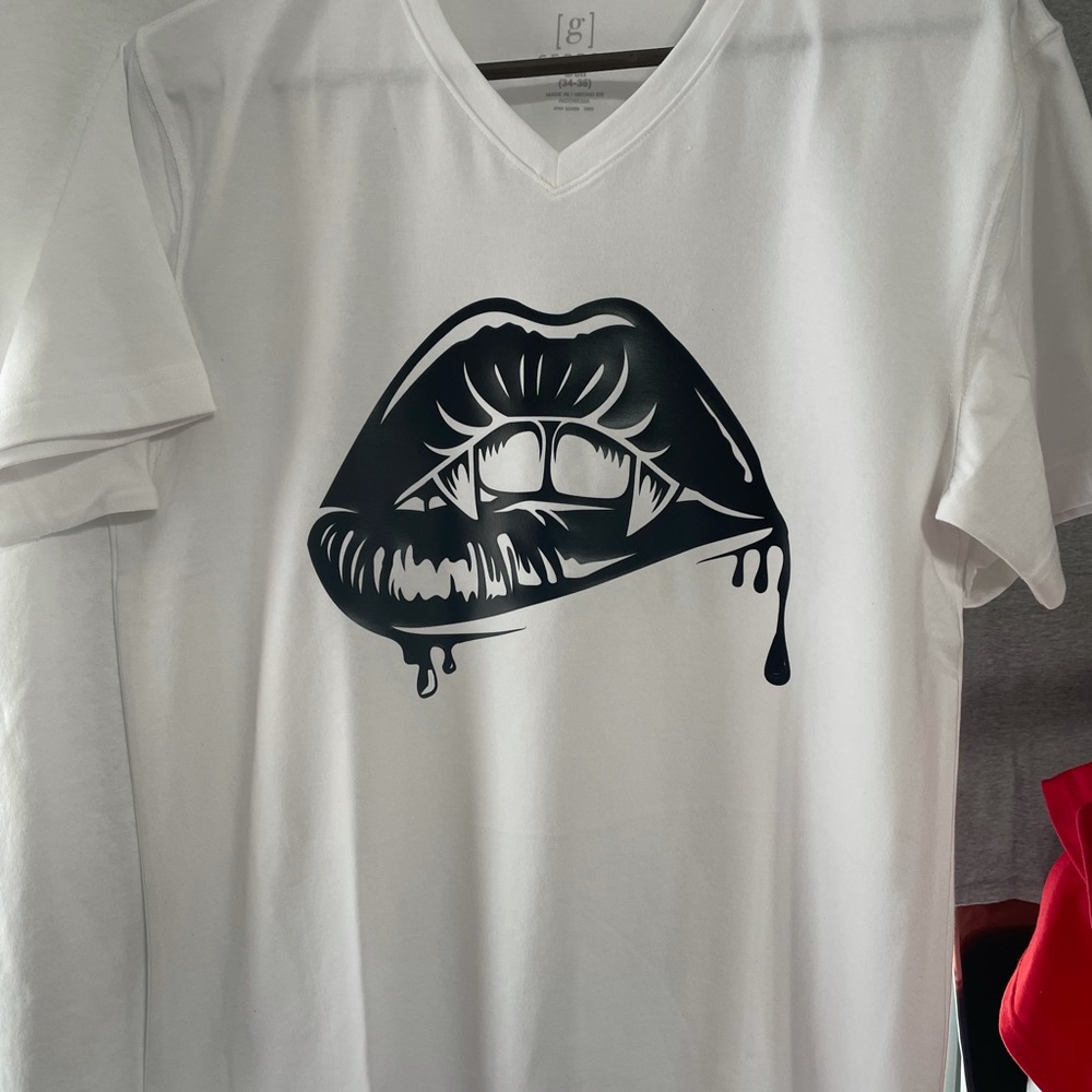 Women’s vampire teeth and lips t-shirt